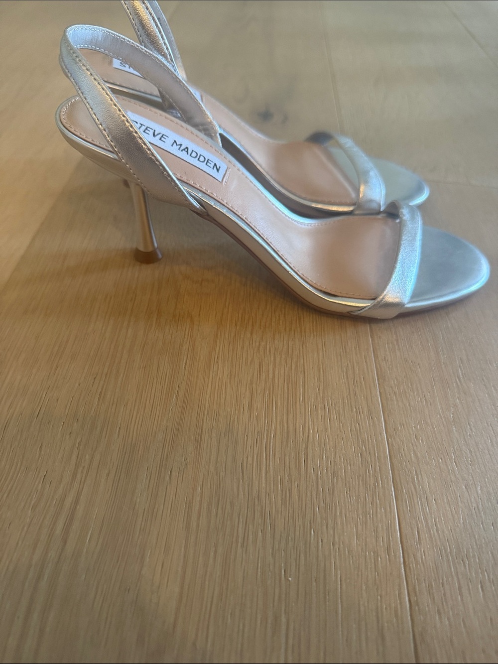 Steve Madden Silver Heels Size 6 brand new - Picture 2 of 6